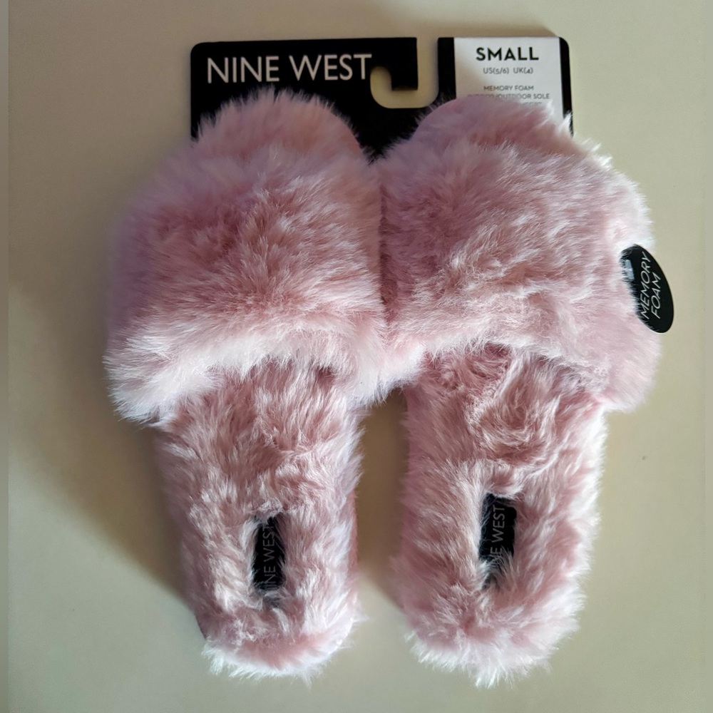NWT Fluffy slippers size small